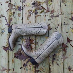 SOLD | Vintage Tony Lama Cream Cowboy Boots